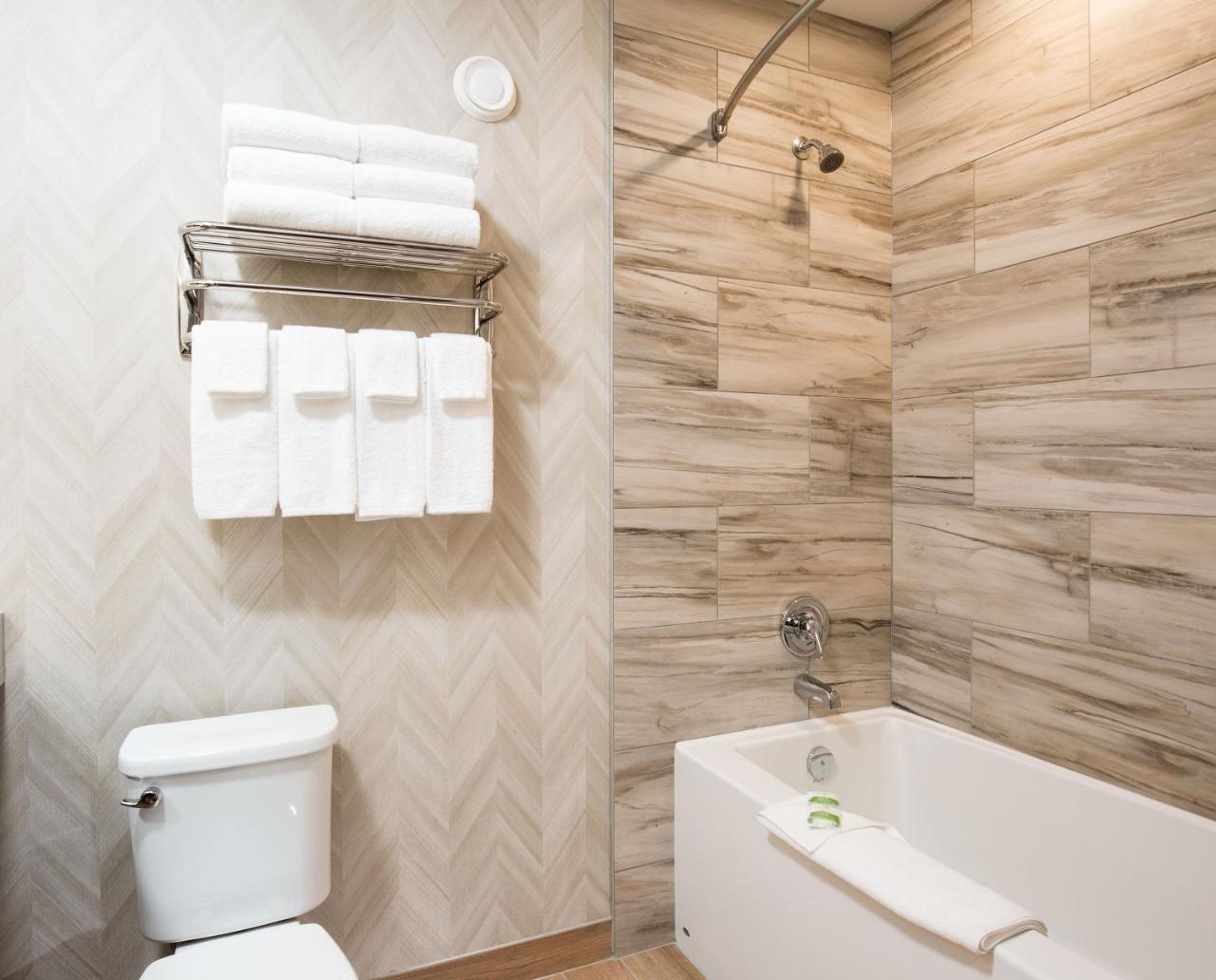 Pomeroy Inn & Suites Prince George Extérieur photo